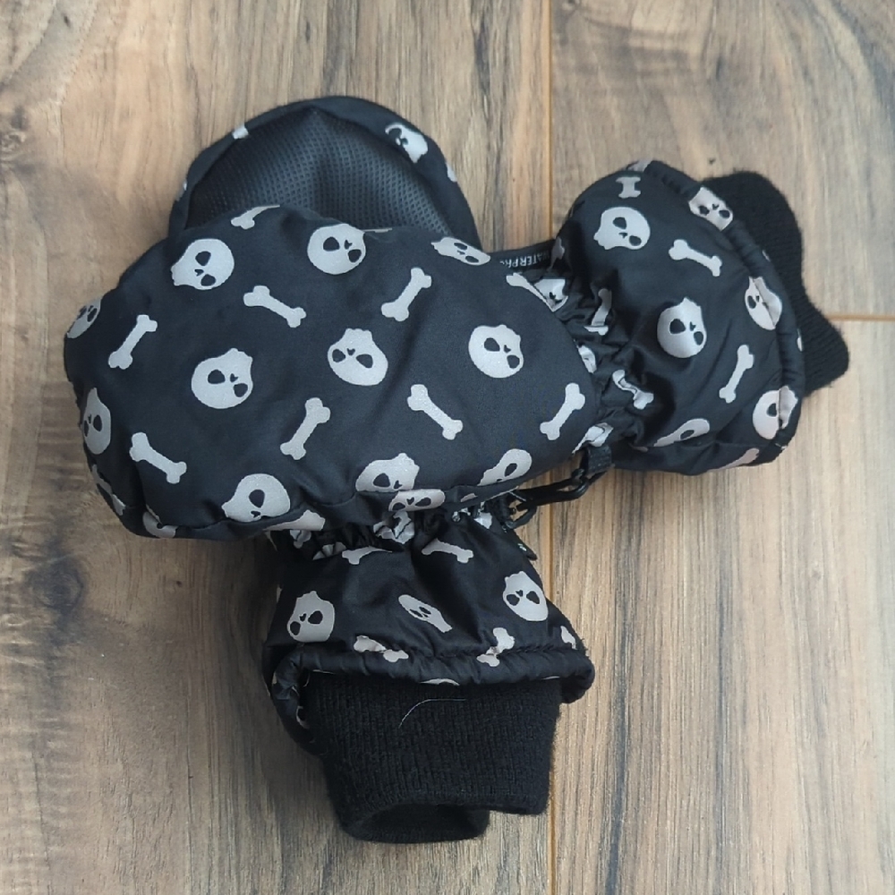 Andorra Kids Skull Print Mittens - Black and White. Waterproof Mittens